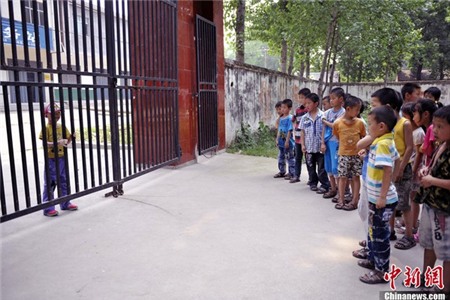 Cuộc sống đáng thương của cô bé 6 tuổi bị bỏng toàn thân 6