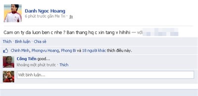 Hoàng Danh Ngọc chia vui với cô vợ sau khi ghi bàn thắng gỡ hòa 2-2 cho U23 Việt Nam.