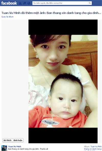 Tiền vệ người Quảng Ninh Vũ Minh Tuấn đưa ảnh vợ và con lên trang,