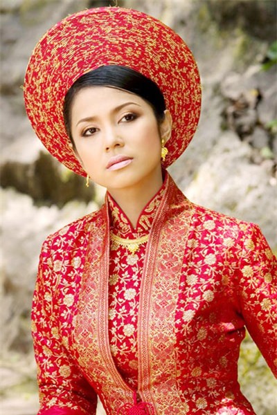 Việt Trinh ở tuổi 40 vẫn xinh đẹp mặn mà, năng đi chùa làm từ thiện và ăn chay trường...