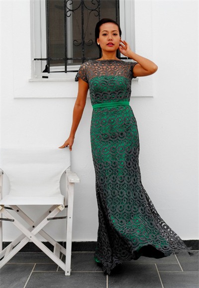 Hồng Ánh khoe đường cong trong thiết kế