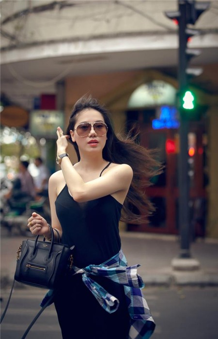 Học sao Việt chọn kính Hè này!, Thời trang, mat kinh, thoi trang, thoi trang tre, phu kien, nhu cau, xinh dep, tre trung, nang dong, sanh dieu, co dien, ca tinh, noi bat, bat mat, chuon chuon, phi cong, thoai mai, vua van, tia cuc tim, kinh bo trong, manh me, xu huong, me met, me man, yeu thich, ua chuong, tinh nghich, kinh mat meo, chon lua