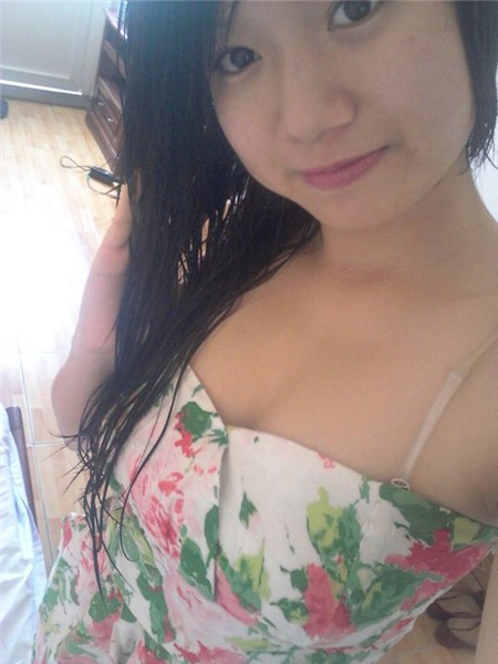 Cô thường xuyên cùng Hiệp gà đi lưu diễn khắp nơi.