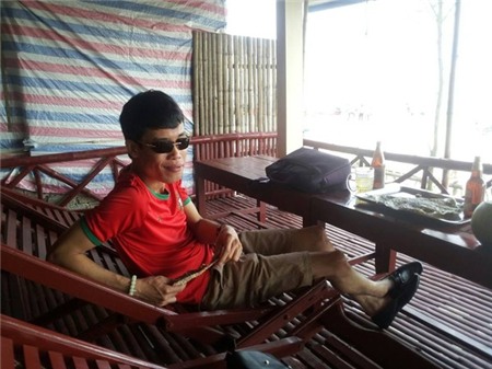 Hiệp gà trông khá ngầu trước ống kính.