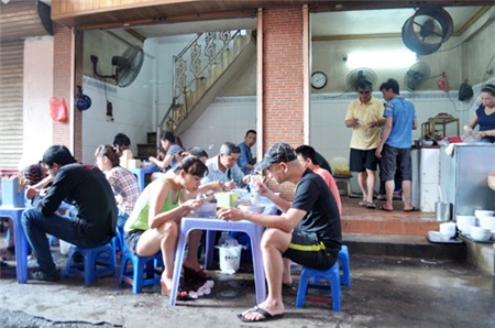 Những quán ăn đắt vẫn đông khách ở Hà Nội 3