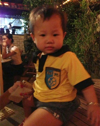 Thành Lương luôn hài hước và vui tính. 'Đại ca của em đây', tiền vệ nhỏ con người Ứng Hòa chú thích bức ảnh chụp cô con gái nhỏ đáng yêu.