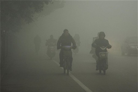 Khói mù bao phủ thành phố Bắc Kinh hồi tháng 1. Ảnh: Tân Hoa Xã.
