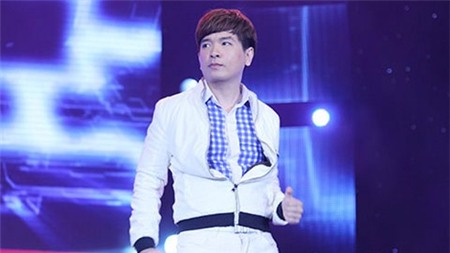 Việt Quang 'hát không ra hơi' trong ngày tái xuất