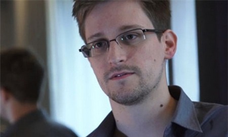 Edward Snowden, CIA, nhà thầu quốc phòng, Booz Allen Hamilton, Facebook, Google, Microsoft và Yahoo, dữ liệu người dùng