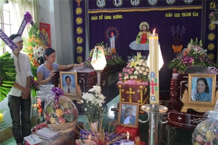 Ba quan tài xóa tan hạnh phúc một gia đình trẻ