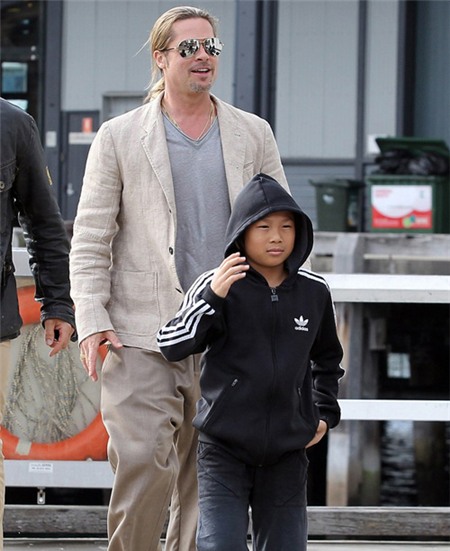 Pax Thiên lại luôn thích che kín người trước ống kính máy ảnh với mũ trùm đầu.