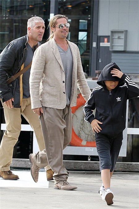 Pax Thiên lại luôn thích che kín người trước ống kính máy ảnh với mũ trùm đầu.