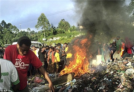 Tra tấn, thiêu sống và chặt đầu là những hành động bạo lực ở Papua New Guinea khiến nhiều người lo sợ