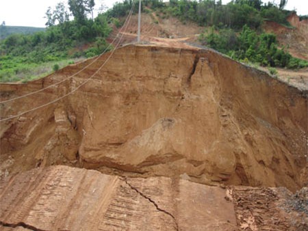 Phần liền kề đang bị sụt lún