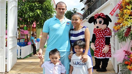 Hàng ngoại… đại hạ giá & biếu không