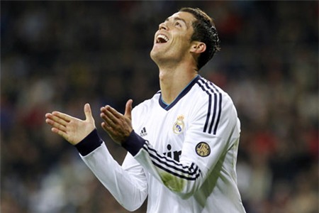 Giành Ronaldo, MU đưa mức lương bao nhiêu?