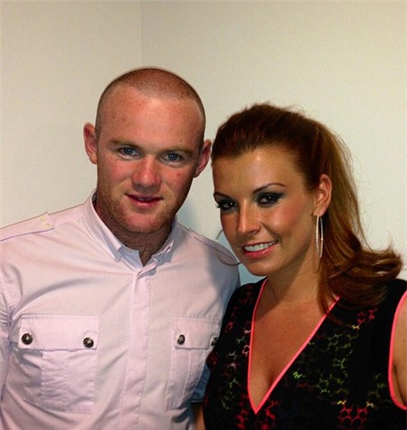 Tối qua, vợ chồng Rooney rủ nhau đi xem buổi hòa nhạc của ca sĩ Rihanna tại Manchester Arena.