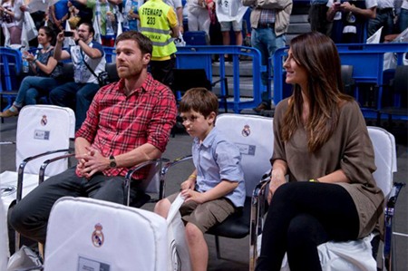 Tuy nhiên, ngôi sao người Tây Ban Nha cũng chẳng buồn lâu mà nhanh chóng tương tỉnh cổ vũ đội bóng rổ yêu thích.