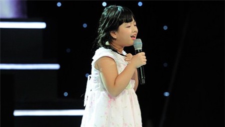 Cô bé 9 tuổi cầu xin HLV The Voice Kids đừng làm rối loạn