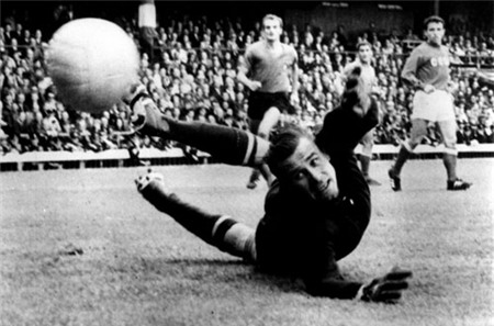 Những pha cứu thua thường thấy ở Lev Yashin trong mỗi trận đấu.