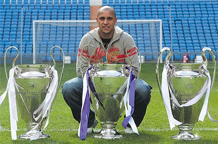 Roberto Carlos bên cạnh những chiến tích đạt được cùng Real Madrid.