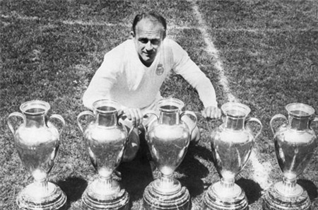 Di Stefano tự hào với 5 chiếc cúp C1 liên tiếp đem lại cho Real.