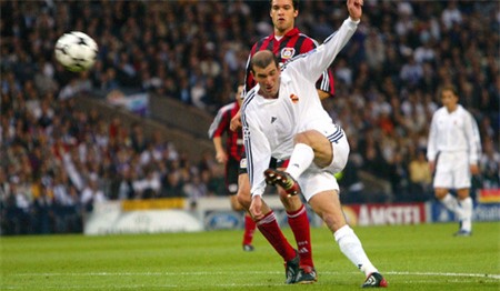 Cú volley của Zizou trong trận gặp Leverkusen đã đi vào lịch sử bóng đá thế giới.