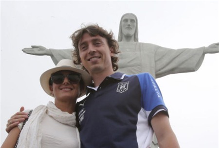 Tranh thủ ở Brazil, tiền vệ mang hai dòng máu Italy và Đức cùng bạn gái đi thăm các danh lam thắng cảnh tại đây.