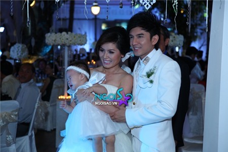 Các cặp đôi sao Việt tấp nập tới dự đám cưới Đan Trường ở Sài Gòn | Đan Trường,đám cưới,bí mật,bà xã,tiệc cưới,người thân,fan hâm mộ,tình cảm,