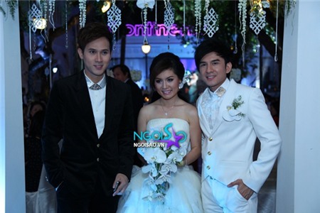 Các cặp đôi sao Việt tấp nập tới dự đám cưới Đan Trường ở Sài Gòn | Đan Trường,đám cưới,bí mật,bà xã,tiệc cưới,người thân,fan hâm mộ,tình cảm,