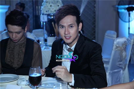 Các cặp đôi sao Việt tấp nập tới dự đám cưới Đan Trường ở Sài Gòn | Đan Trường,đám cưới,bí mật,bà xã,tiệc cưới,người thân,fan hâm mộ,tình cảm,