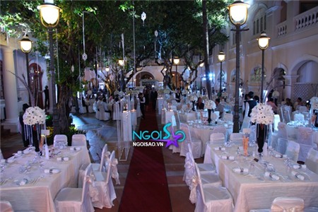 Toàn cảnh: Đám cưới ca sĩ Đan Trường ngập tràn gam trắng sang trọng | Đan Trường,đám cưới,bí mật,bà xã,tiệc cưới,người thân,fan hâm mộ,tình cảm,hạnh phúc,lộng lẫy,lãng mạn