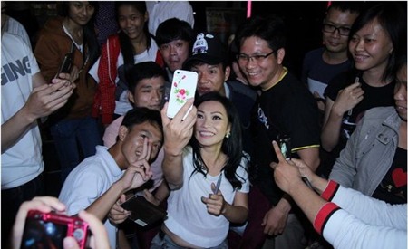 Phì cười với những kiểu