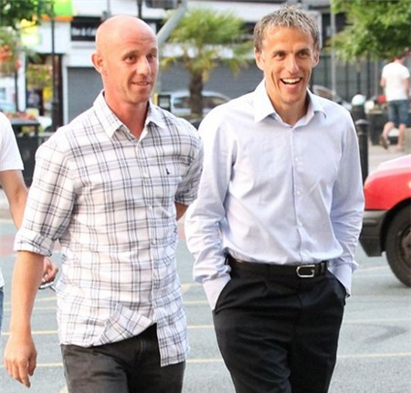 Nicky Butt và Phil Neville.