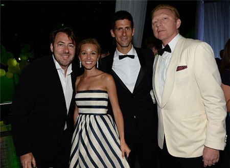 Huyền thoại quần vợt người Đức, Boris Becker (vest trắng) cũng tới dự và ủng hộ quỹ của Djokovic.