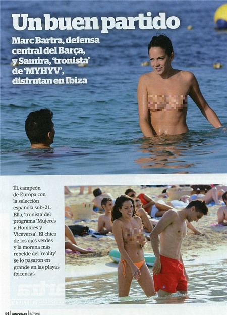 Sao trẻ Barca dụ gái ngực trần tắm biển