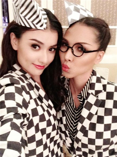 Sao Việt cuồng say mốt kính bỏ tròng, Thời trang, Ngoc Diep, Thanh Hang, Ngoc quyen, Hong Que, CHung Thuc Quyen, Ngoc Bich, Hoang Yen, Thai Ha, Bao tran, Kim Dung, Bao Anh, Dieu Huyen, thoi trang, thoi trang tre, anh dep, kinh khong tròng, cá tính, lam mua lam gio, sa sac mai