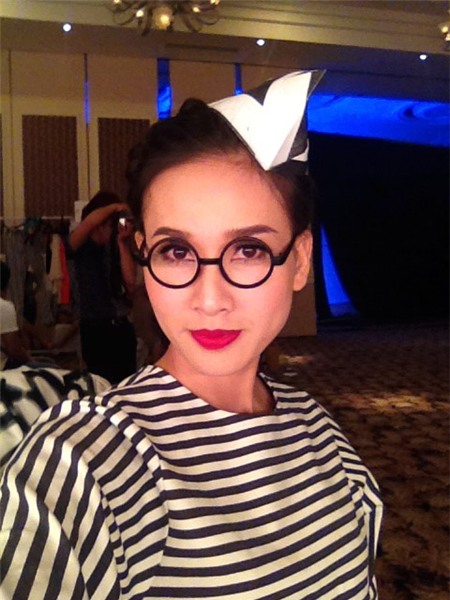 Sao Việt cuồng say mốt kính bỏ tròng, Thời trang, Ngoc Diep, Thanh Hang, Ngoc quyen, Hong Que, CHung Thuc Quyen, Ngoc Bich, Hoang Yen, Thai Ha, Bao tran, Kim Dung, Bao Anh, Dieu Huyen, thoi trang, thoi trang tre, anh dep, kinh khong tròng, cá tính, lam mua lam gio, sa sac mai