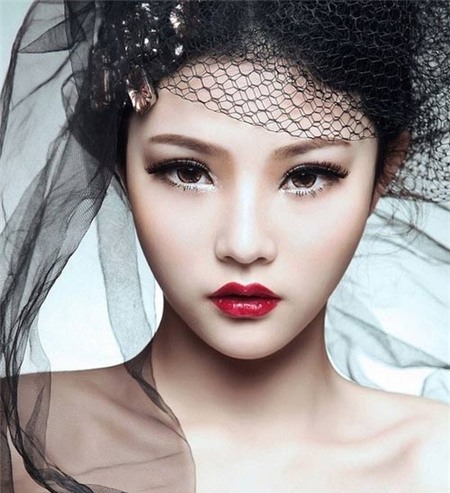 Cách trang điểm hợp mắt người châu Á, Làm đẹp, trang diem, trang diem mat, danh bong mat, make up, highlight, mascara, cach chai mascara, kieu trang diem mat, trang diem mat chau A, vien mat nuoc, ke mat nuoc