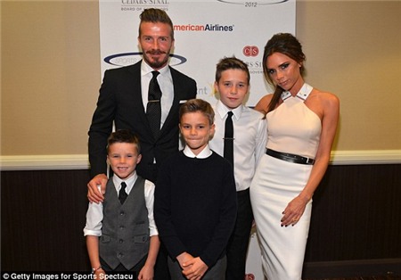 Romeo cùng bố mẹ và các anh em.