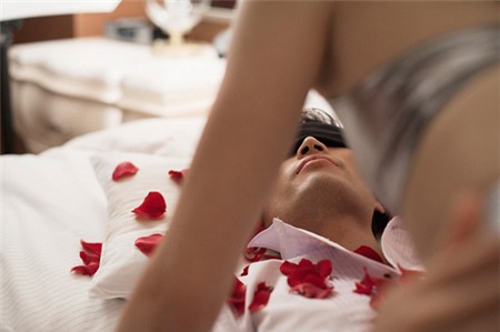 Xấu hổ vì vợ là… gái lẳng - 2