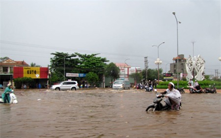 Cảnh ngập nặng ở Đồng Xoài (Ảnh: Báo Bình Phước)