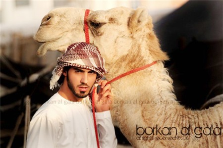 Trai đẹp bị trục xuất trả lời tin đồn đến VN - 2