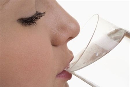 Nữ giới nhịn tiểu lâu dẫn đến vô sinh