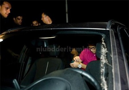 Ngôi sao người Bồ Đào Nha ra xe đi về.