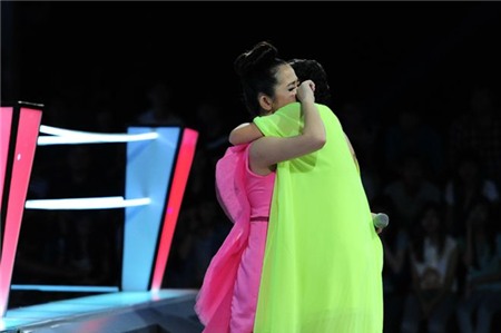 Ý Nhi xin khán giả đừng