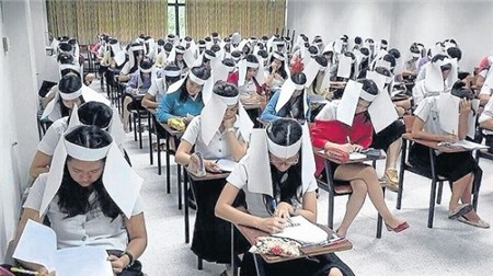 Thái Lan: Sinh viên tình nguyện đội
