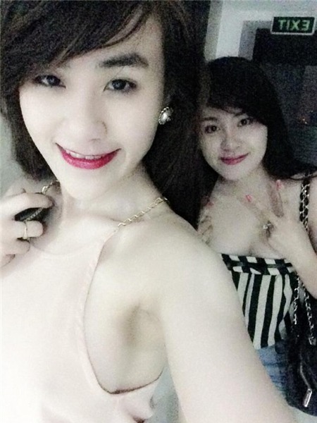 Lộ hình ảnh phô trương khoe ngực của Bà Tưng sau status hối cải