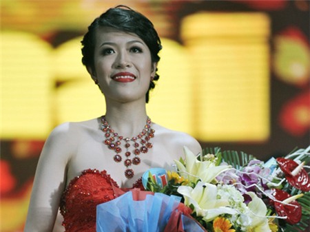 Á hậu người Việt tại Châu Âu chiến thắng Giải Sao Mai 2013 - 1