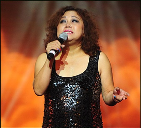 Siu Black khóc nức nở khi đang hát - 2